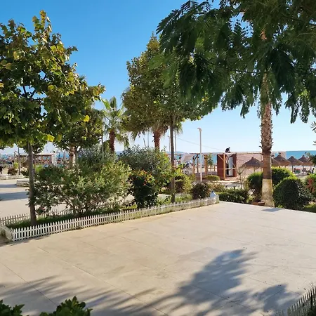 Merville Seaside 아파트